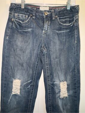Relaxed Boyfriend Jeans in Washed Blue with Knee Rips